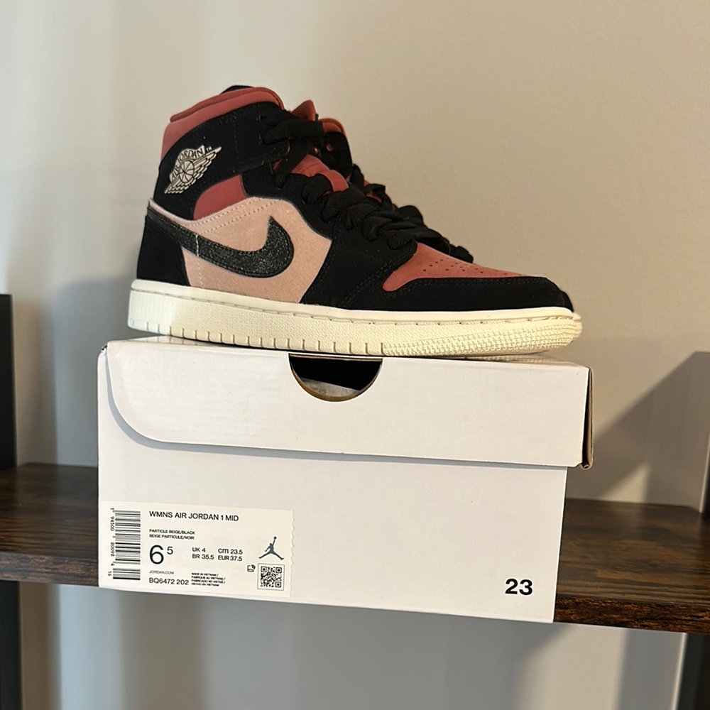 Jordan 1 Mid Canyon Rust